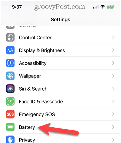 Tryck på Batteri på skärmen för iPhone-inställningar.