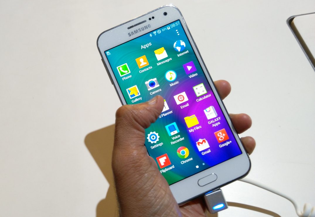 Samsung Galaxy E7: En fantastisk blandning av kamera och skärm