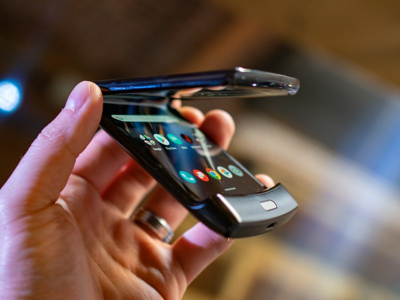 Första generationens Motorola Razr får äntligen Android 11 mitt i Galaxy Z Flip 3-hype