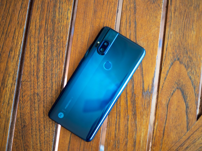 Motorolas mellanklass Moto One Hyper börjar få Android 11 i USA