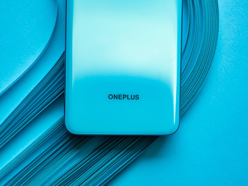 OnePlus Nord 2 gör en delbild i en Stadia Premiere Edition-kampanj
