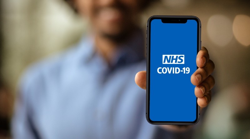 En tredjedel av positiva covid-19-tester är inte kompatibla med NHS-appen