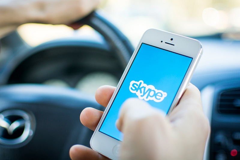 Hur blockerar man någon på Skype?