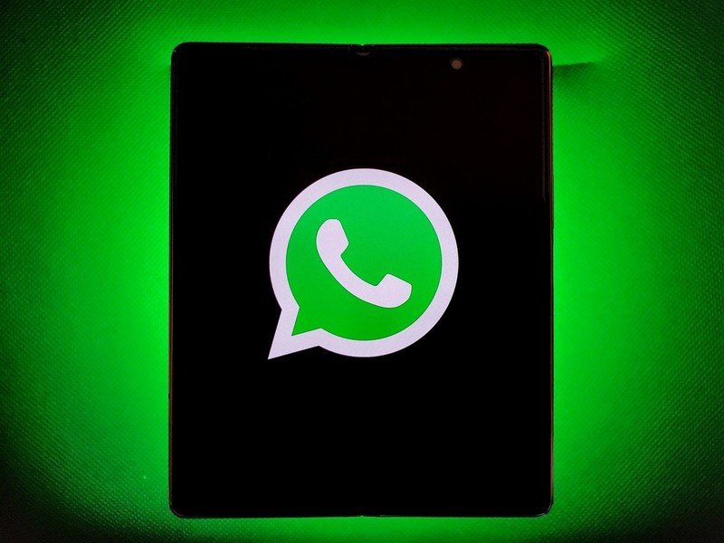Hur man spårar, stjärnmärker och tar bort meddelanden med WhatsApp för Android