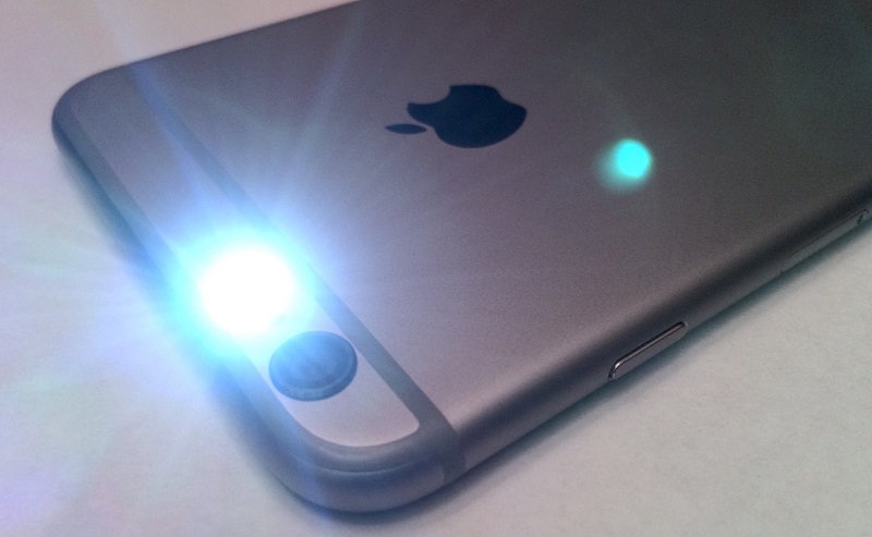 Slå på ficklampan på iPhone 6 - Nybörjarguide
