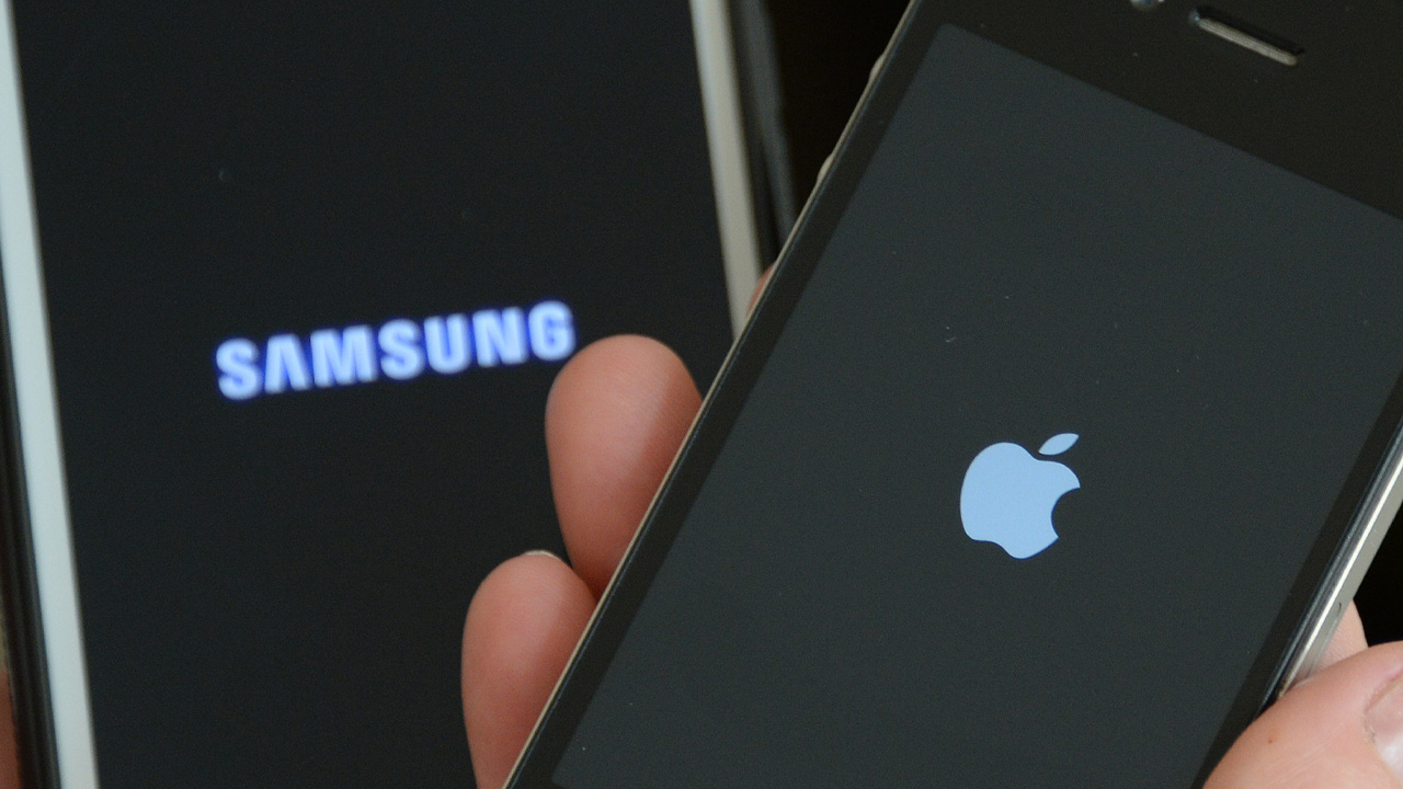 Apple och Samsung markerar försäljning av premiumtelefoner